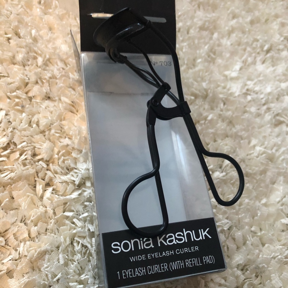 Wide eyelash curler